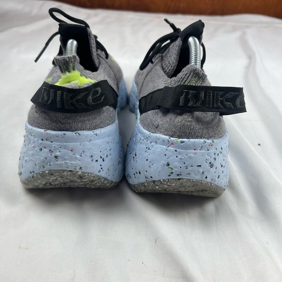 Nike Space Hippie 04 Men Sz 10.5 Grey Volt Smoke Athletic Shoe CZ6398-001 - Picture 5 of 6